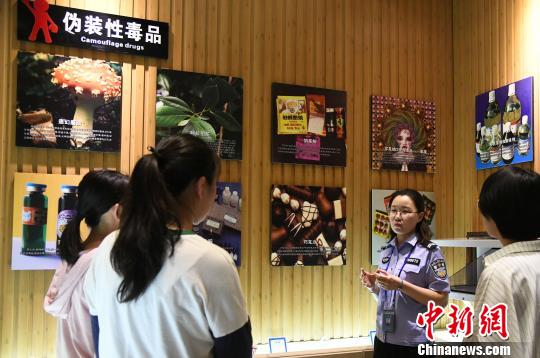 山西省司法行政戒毒系統(tǒng)積極面向社會開展禁毒警示教育?！　　⊥踅ㄜ?攝