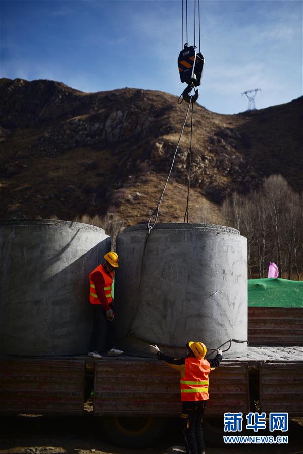 (中國經(jīng)濟(jì)新觀察·圖文互動)(4)重大投資項目開復(fù)工提速 吹響中國經(jīng)濟(jì)復(fù)蘇“沖鋒號”