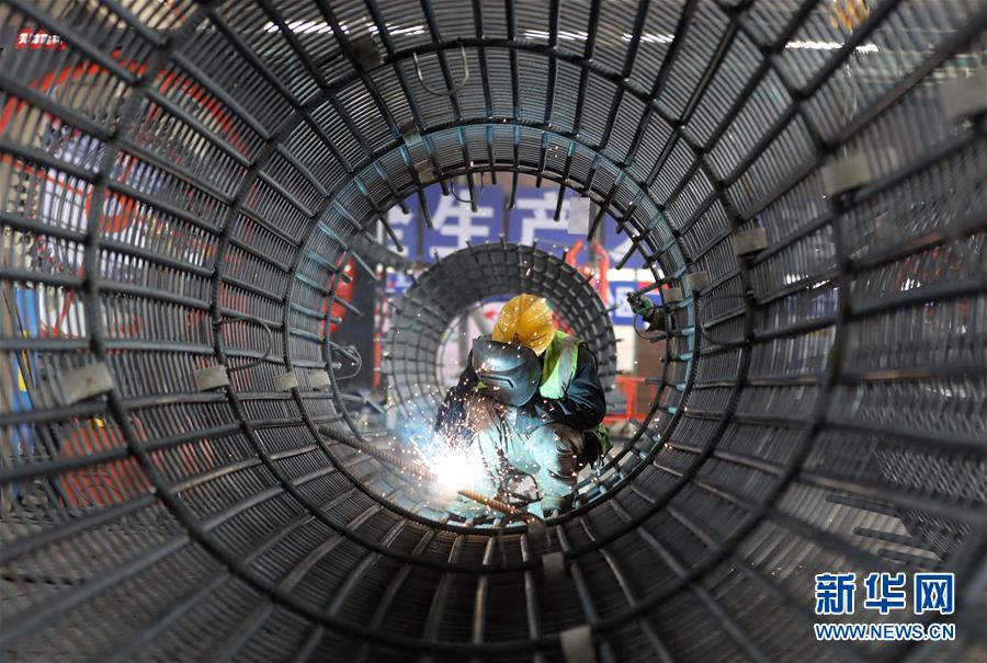 (中國經(jīng)濟(jì)新觀察·圖文互動)(3)重大投資項目開復(fù)工提速 吹響中國經(jīng)濟(jì)復(fù)蘇“沖鋒號”