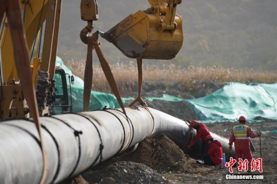 資料圖：天然氣管道施工現(xiàn)場。<a target='_blank'  data-cke-saved- >中新社</a>記者 蘇丹 攝