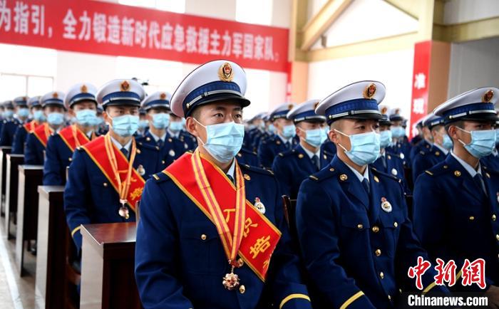 授銜表彰儀式現(xiàn)場?！⒅铱?攝