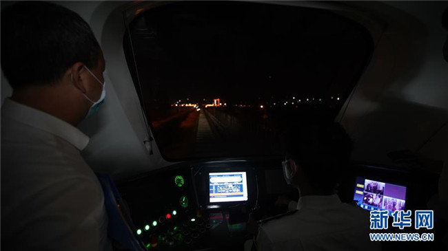 (圖文互動)(2)中國首列商用磁浮2.0版列車成功完成達(dá)速測試