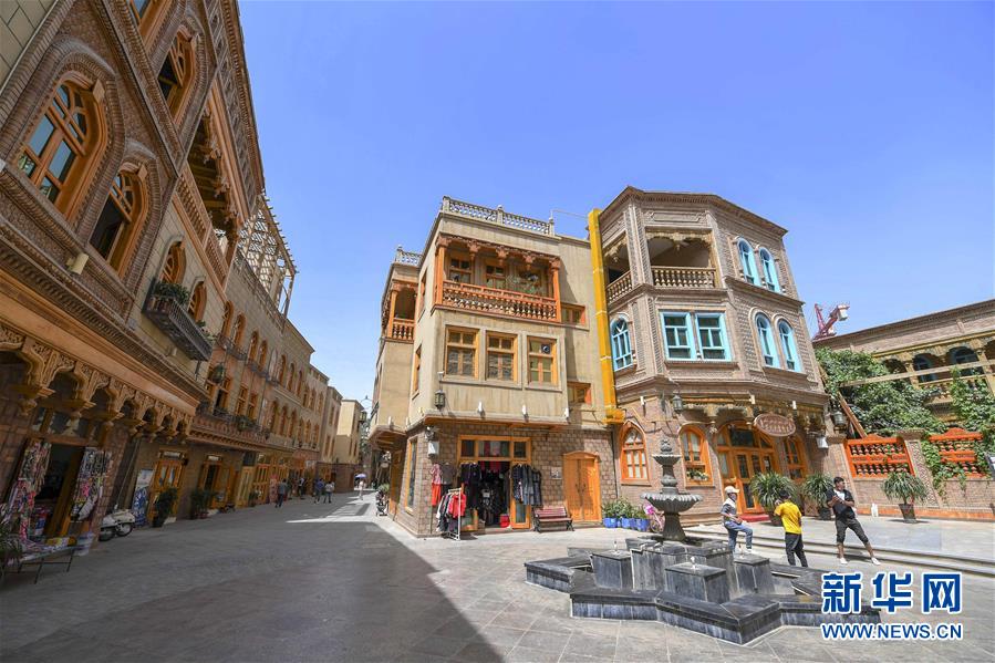 (新華全媒頭條·圖文互動)(10)旗引天山南北 譜寫發(fā)展新篇——以習(xí)近平同志為核心的黨中央關(guān)心新疆工作紀(jì)實(shí)