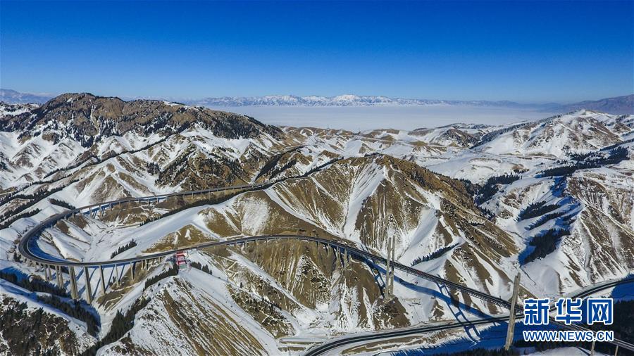 (新華全媒頭條·圖文互動)(1)旗引天山南北 譜寫發(fā)展新篇——以習(xí)近平同志為核心的黨中央關(guān)心新疆工作紀(jì)實(shí)