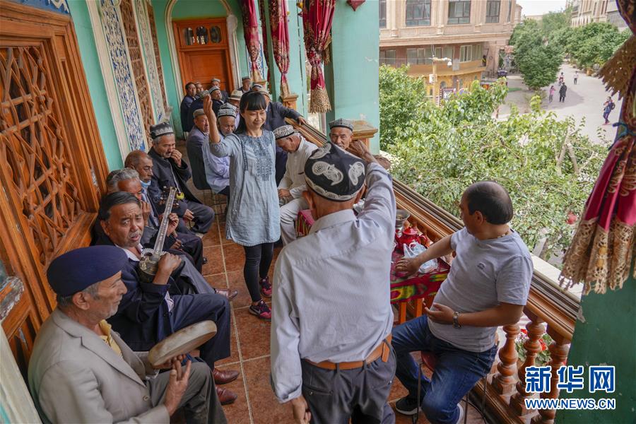 (新華全媒頭條·圖文互動)(2)旗引天山南北 譜寫發(fā)展新篇——以習(xí)近平同志為核心的黨中央關(guān)心新疆工作紀(jì)實(shí)