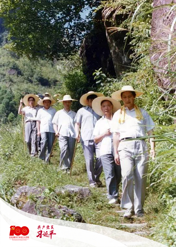1989年7月19日，時任寧德地委書記的習(xí)近平一行前往壽寧縣下黨鄉(xiāng)調(diào)研。