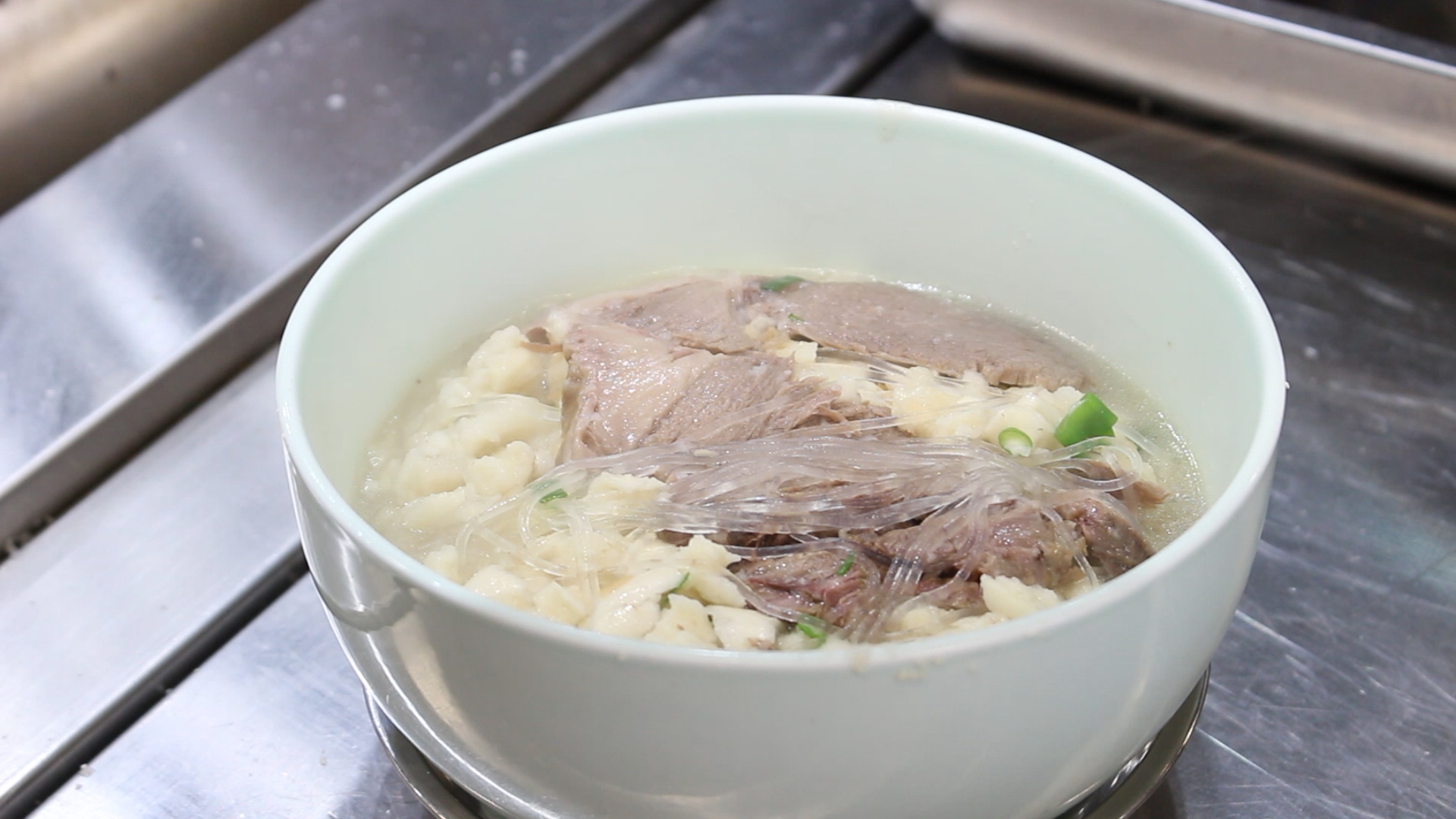 【陜菜大師和他們的拿手菜】烏平：“知足者常樂，食客愛吃我做的牛羊肉泡饃，就是我最大的滿足”_fororder_圖片8