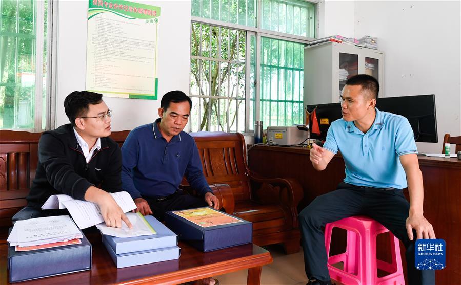 （新華全媒頭條·圖文互動）（3）堅定執(zhí)著打好黨風(fēng)廉政建設(shè)和反腐敗斗爭攻堅戰(zhàn)持久戰(zhàn)——從十九屆中央紀委六次全會看全面從嚴治黨向縱深推進